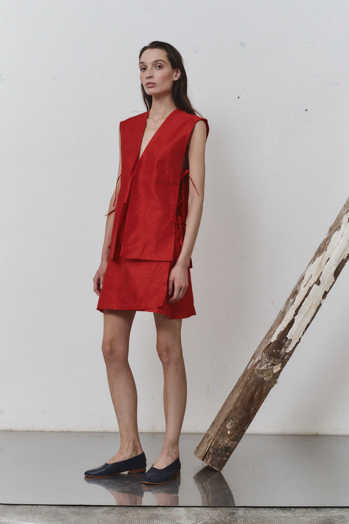 Carmine Quartz Dupion Vest –